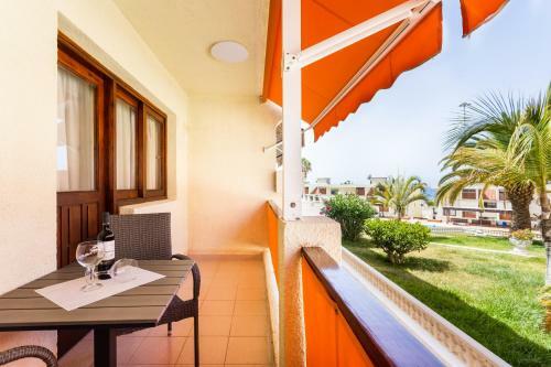 Apartamento Close To Playa Las Vistas With Pool And Parking