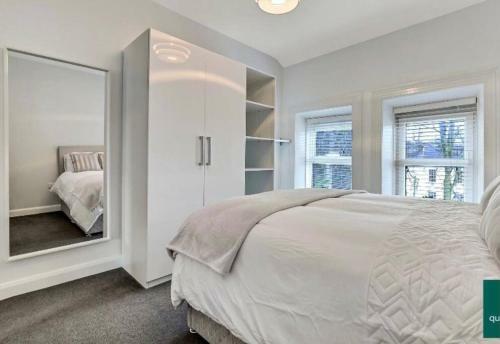 Villa No 8, Lawrence Hill