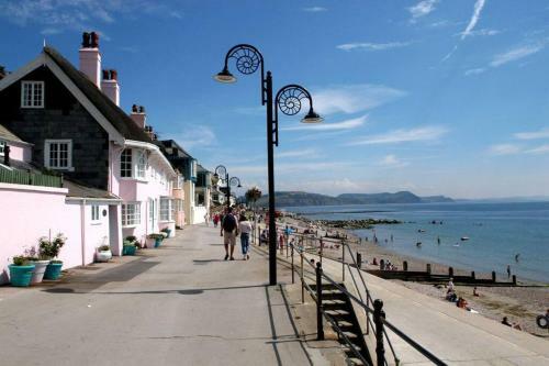 Private Apartment, Parking, Sea And Country Views