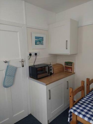 Private Apartment, Parking, Sea And Country Views