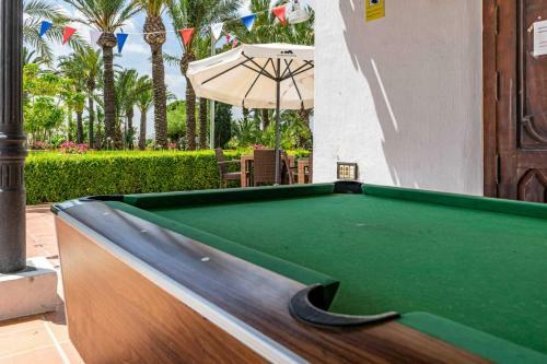 Lovely Apartment Overlooking Golf Course Lake - Ao21622