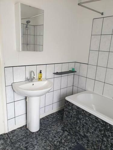 Stunning 2-bed Sleeps Upto 6 Guests In Nottingham