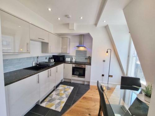 Lovely 1 Bed Apartment In Old Market Square