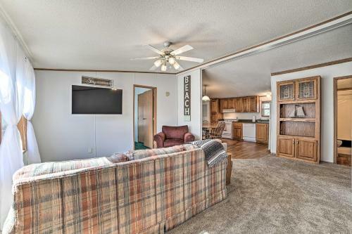 Charming Houghton Lake Cottage Walk To Lake!