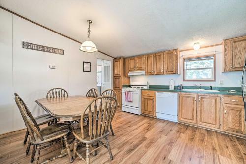 Charming Houghton Lake Cottage Walk To Lake!