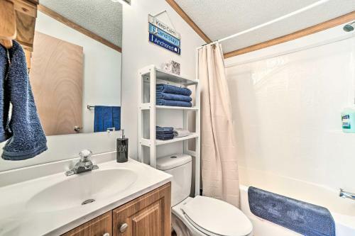 Charming Houghton Lake Cottage Walk To Lake!