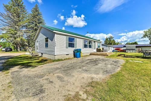 Charming Houghton Lake Cottage Walk To Lake!