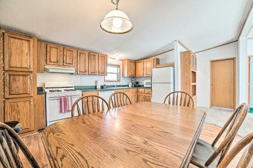 Charming Houghton Lake Cottage Walk To Lake!