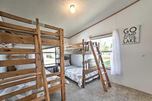 Charming Houghton Lake Cottage Walk To Lake!