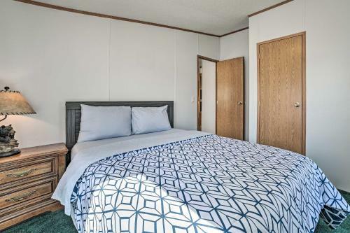 Charming Houghton Lake Cottage Walk To Lake!