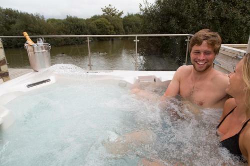Waters Edge On Retallack Resort- Private Hot Tub