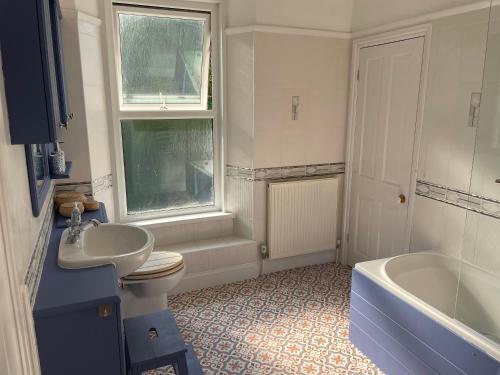 Glorious 6 Bed Detached Victorian Villa By The Sea