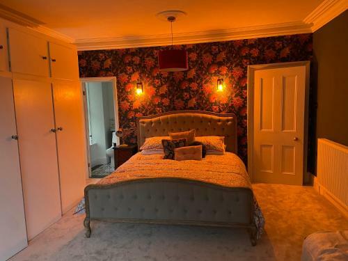 Glorious 6 Bed Detached Victorian Villa By The Sea