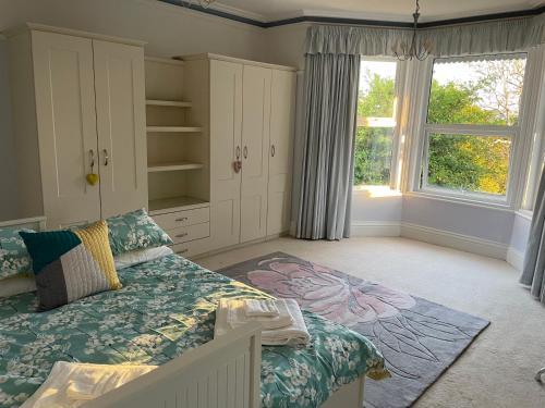 Glorious 6 Bed Detached Victorian Villa By The Sea