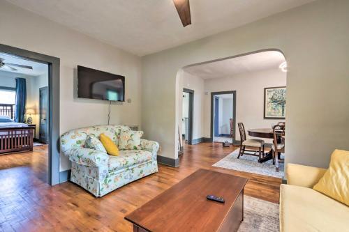 Classy Home With Enclosed Sunroom, Walk To Town