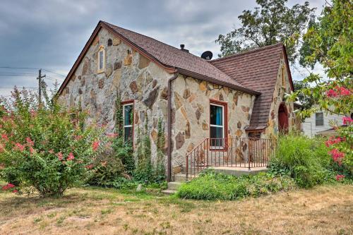 Classy Home With Enclosed Sunroom, Walk To Town