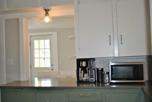 Black And White Cottage; Simple Yet Stunning.