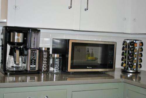 Black And White Cottage; Simple Yet Stunning.