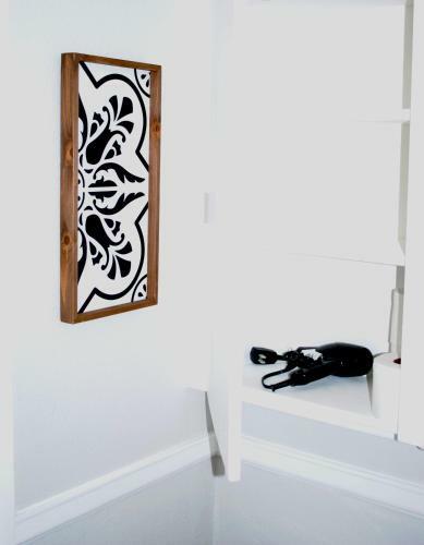 Black And White Cottage; Simple Yet Stunning.