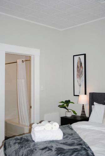 Black And White Cottage; Simple Yet Stunning.