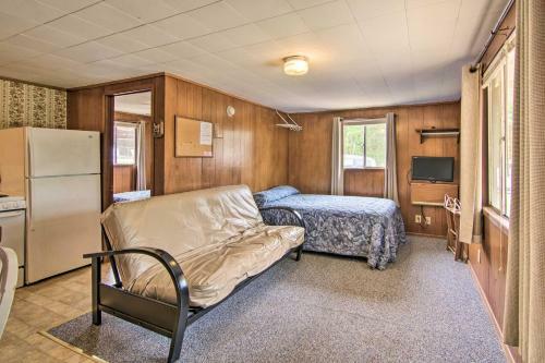 Quaint Reeds Spring Cabin, Lake And Pool Access