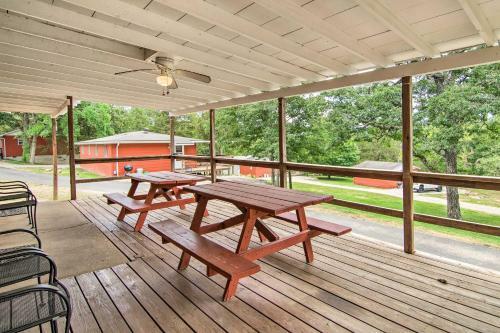 Classic Cabin On Table Rock Lake, Pool Access