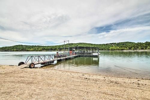 Classic Cabin On Table Rock Lake, Pool Access