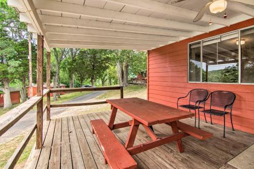 Classic Cabin On Table Rock Lake, Pool Access