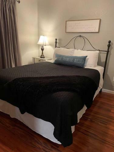 Apartamento New Listing! Hills & Valleys