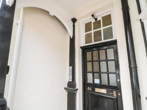 The Dukes Apartments, Flat 5