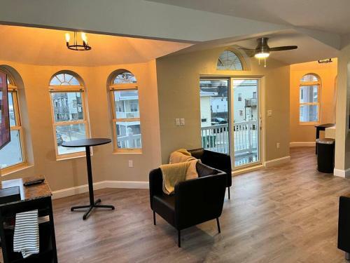 Apartamento The Posh Plum - Easiest Beach Vacation Condo