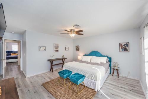 Charming & Stylish Home Can Accommodate 8 Guests!