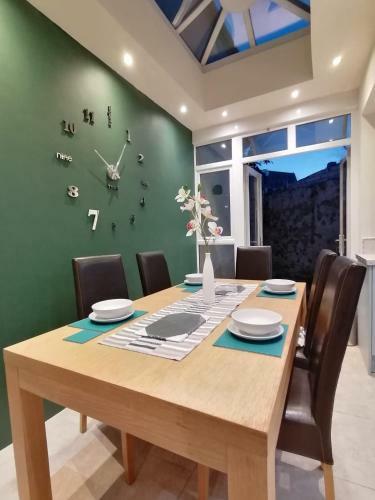 Spacious House In Swansea Town Near Seafront
