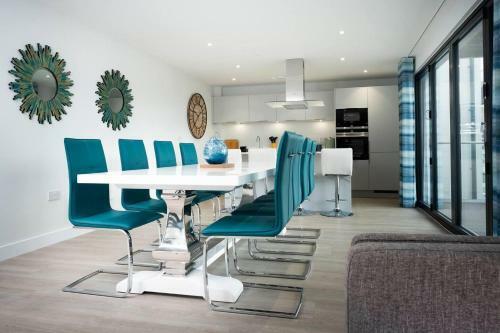 Fantastic 4-bed Apartment In Woolacombe With Pool