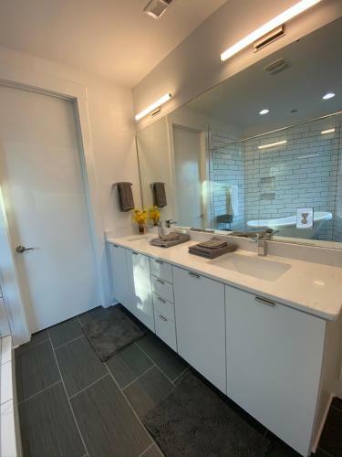 Entire Home Close To Boa Stadium & City