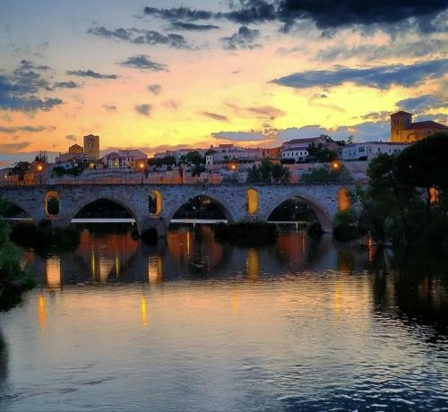 Apartamentos A Los Ojos Del R�o Duero