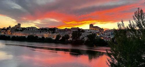 Apartamentos A Los Ojos Del R�o Duero