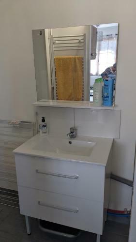 Apartamento Studio Tout �quip� Avec Lit Double Et Espace Ext�rieur