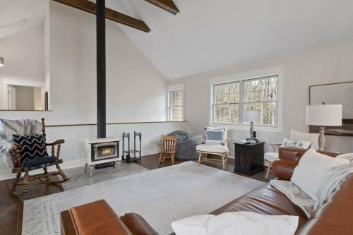 Lakeview Oasis- Pet Friendly W/ Hot Tub & Beach!