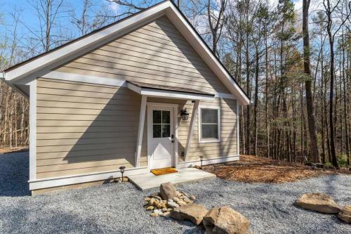 Lakeview Oasis- Pet Friendly W/ Hot Tub & Beach!