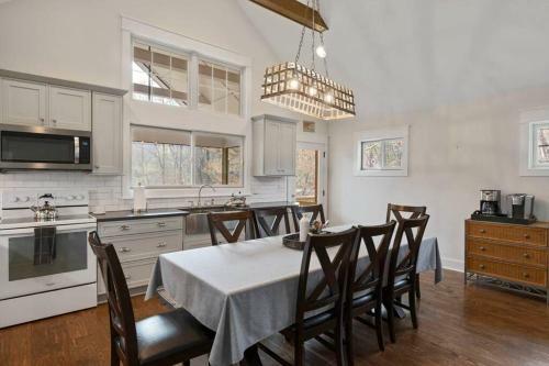 Lakeview Oasis- Pet Friendly W/ Hot Tub & Beach!