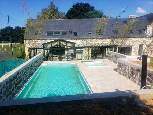 Villa De 8 Chambres Avec Piscine Privee Jacuzzi Et Wifi A Langoat