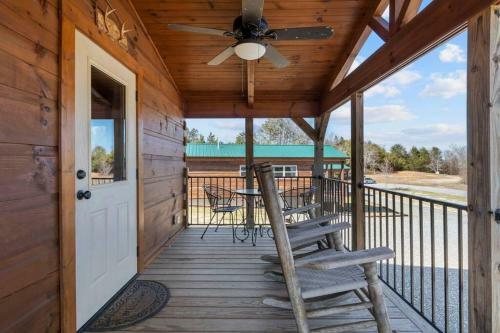 Tiny Cabin 1- Near Tryon Equestrian Center