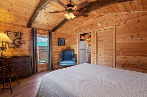 Tiny Cabin 1- Near Tryon Equestrian Center