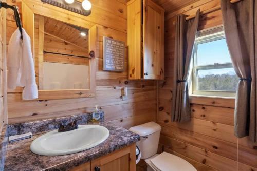 Tiny Cabin 1- Near Tryon Equestrian Center