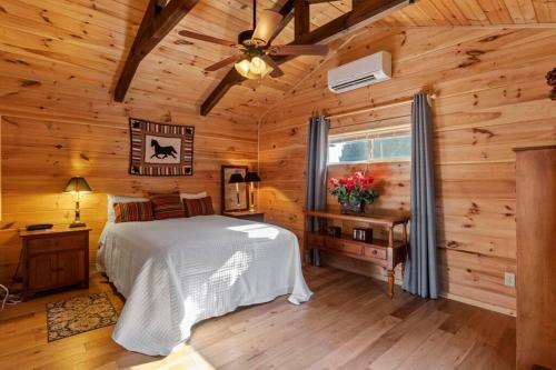 Tryon Tiny Cabin #3 Minutes From Equestrian Center
