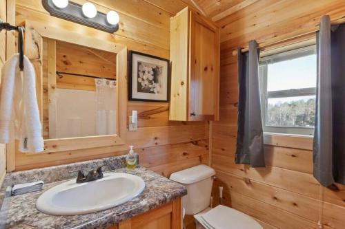 Tryon Tiny Cabin #3 Minutes From Equestrian Center