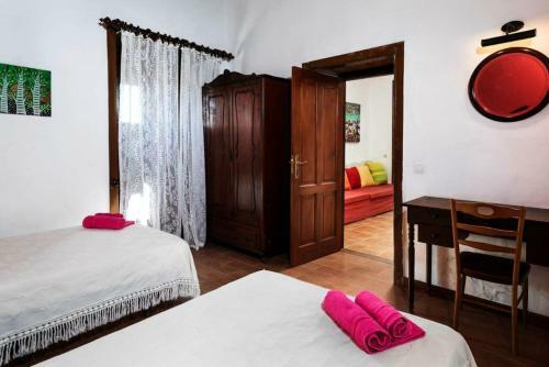 Hist�rica Villa Con Molino De Viento