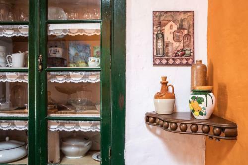 Hist�rica Villa Con Molino De Viento