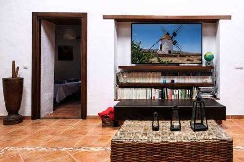 Hist�rica Villa Con Molino De Viento